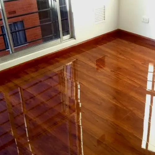 PISO-FLOTANTE-BRILLANTE-INSTALADO-CHAMPANGE