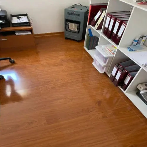 PISO-FLO0TANTE-BRILLANTE-CEREZO-INSTALADO