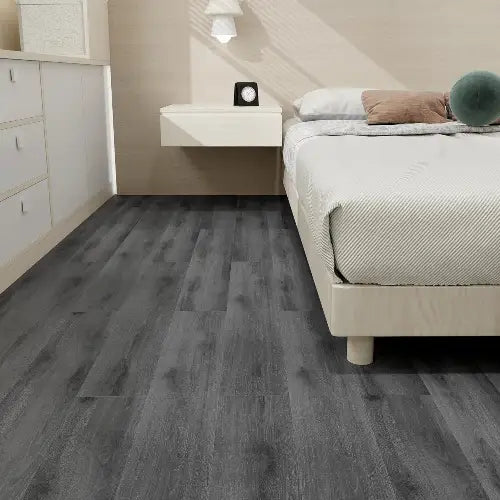 PISO-VINILICO-CLICK-INSTALADO-GRIS-PERLA-2